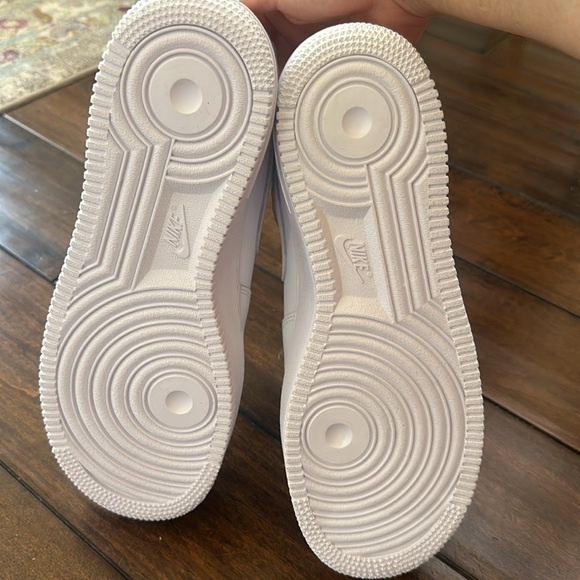 New Nike Women’s Air Force 1 ‘07 Mid - Picture 4 of 11